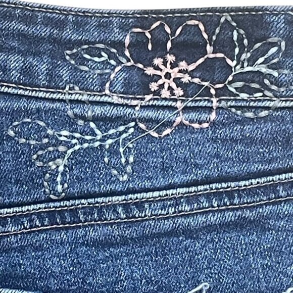 AMERICAN EAGLE Strigid High-Rise Distressed Mom Jeans with Floral Embroidery - Picture 9 of 13